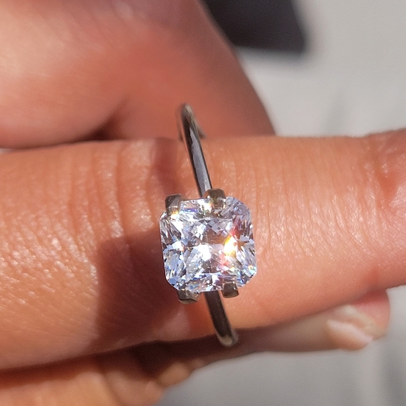 1 Carat Diamond Simulant - Picture 1 of 6